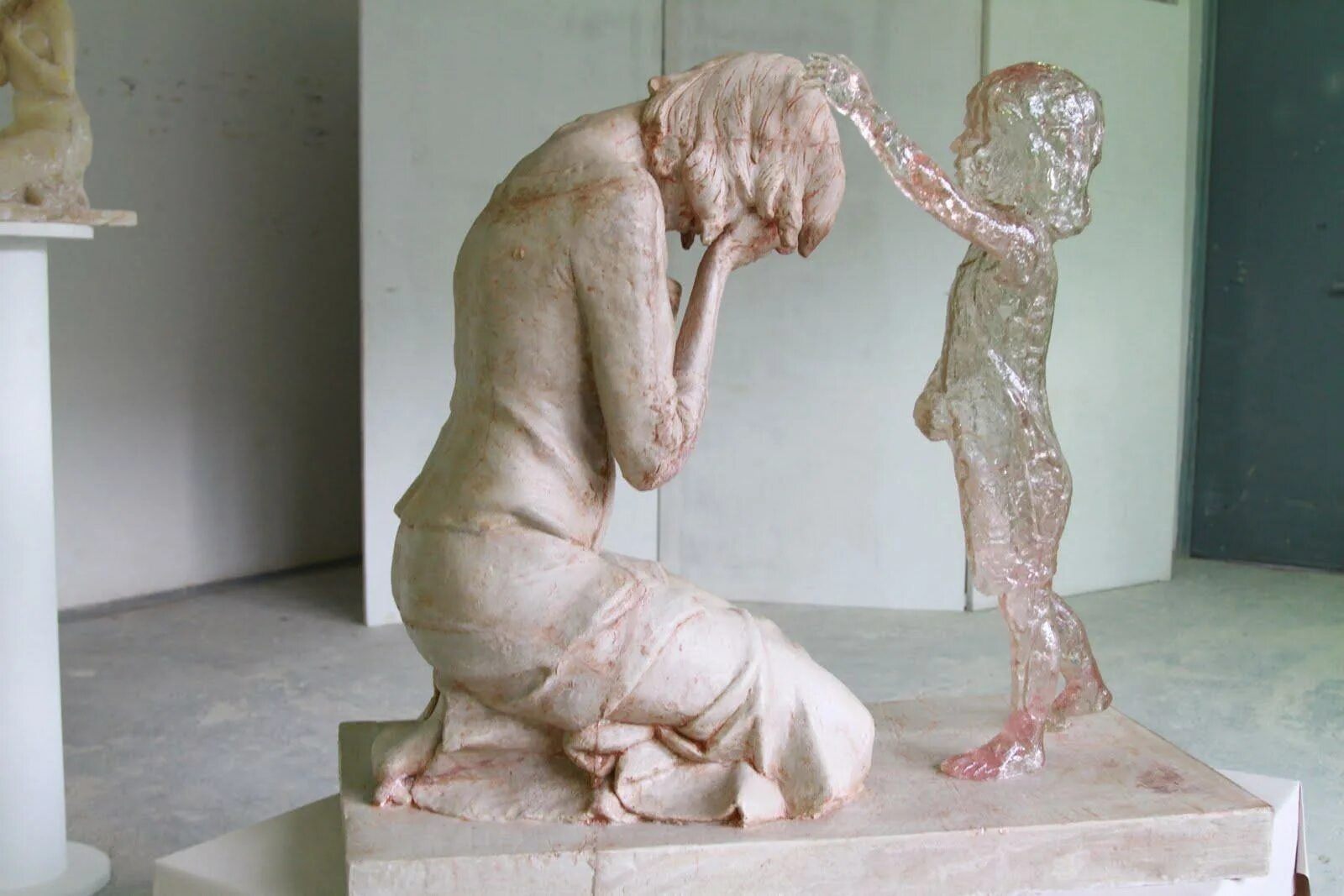 Памятник нерожденным детям в Словакии. Скульптура нерожденным детям Сургут. Скульптура нерожденным детям в Словакии.