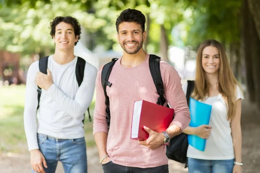 She a new student. Счастливые студенты. Радостные студенты. Счастливые студенты фото. Баннер счастливые студенты.