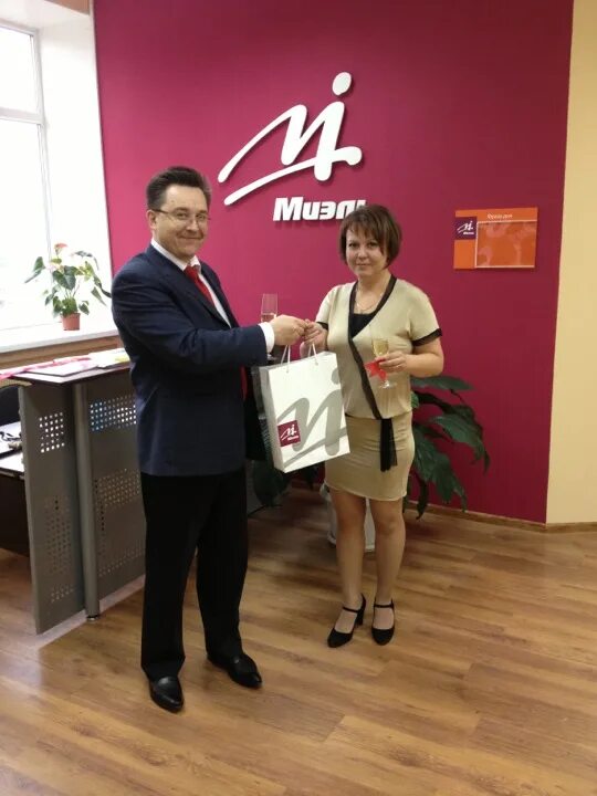 Миэль офис. Миэль. Миэль отзывы сотрудников. Миэль агентство недвижимости москва. Миэль барнаул сотрудники.