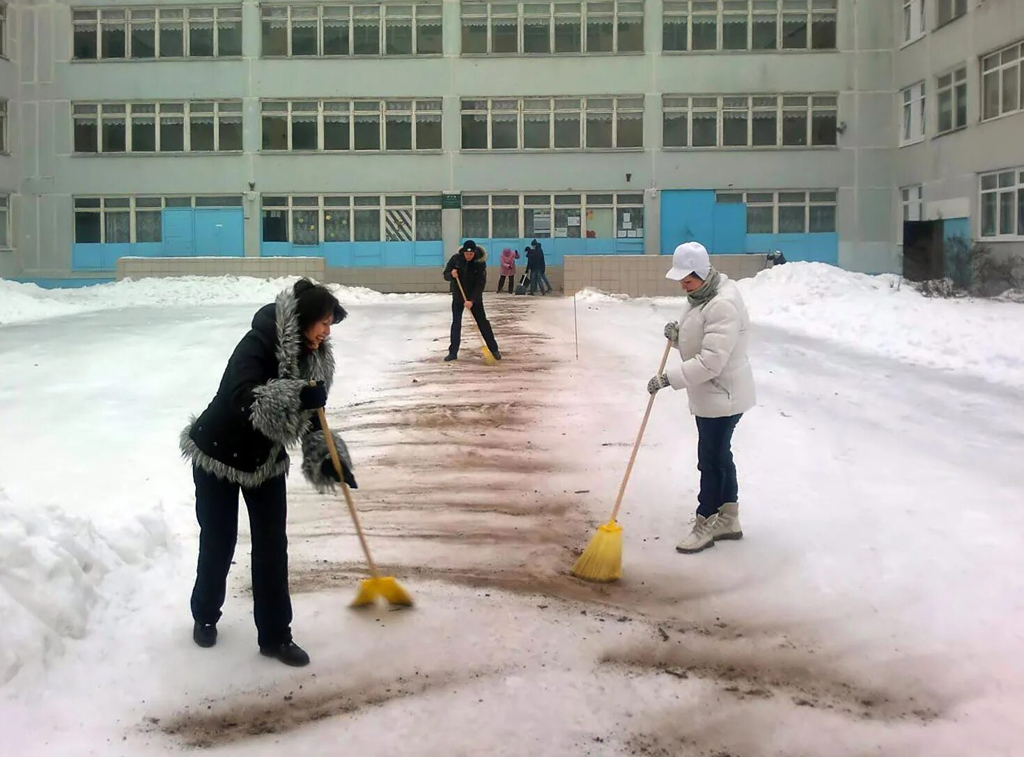 Королев школа № 3. Школа 3 королев мичурина. Школа 13 королев. Улица возле школы. Королев мичурина школа школа 3.