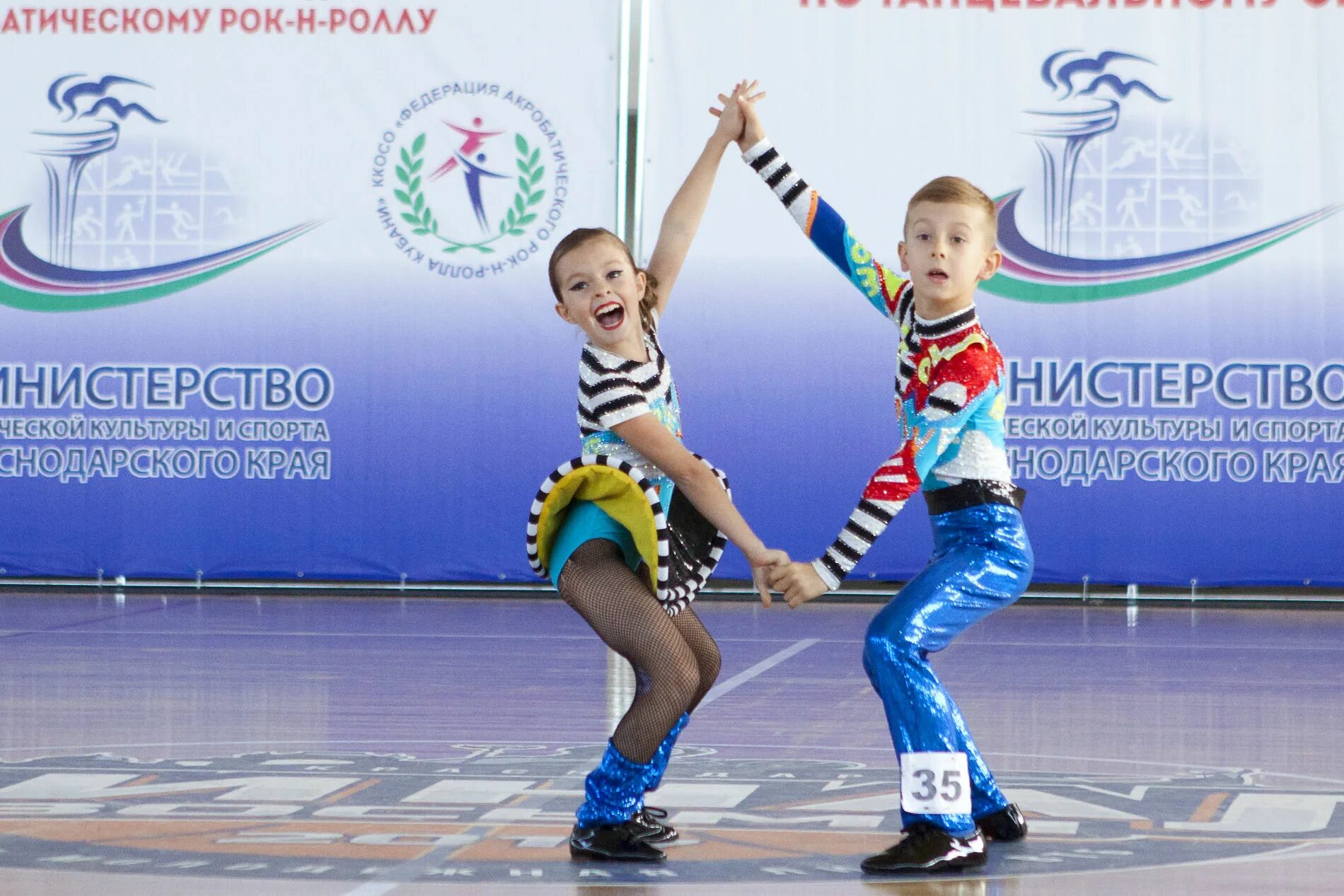 Акробатический рок-н-ролл в группе. Акробатический рок-н-ролл. Акробатический рокенрол. Акробатический рок-н-ролл в россии. Акробатический рок-н-ролл дети.