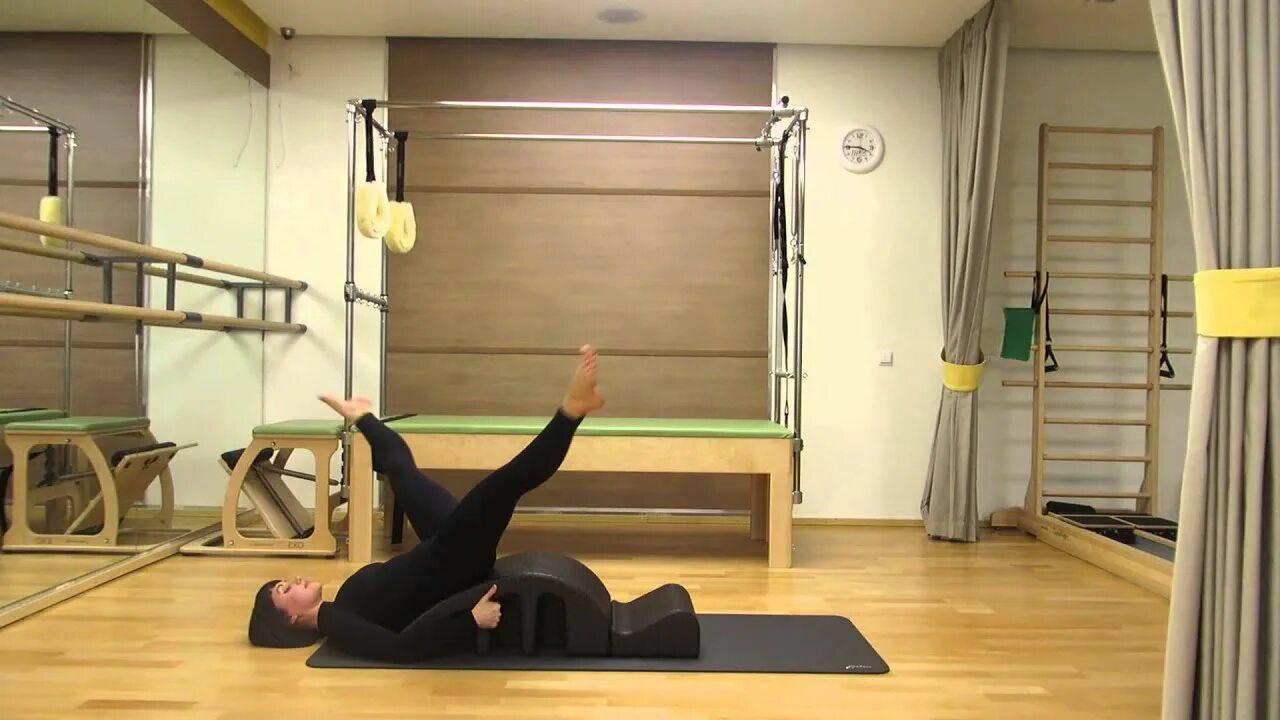 Арка для пилатеса. Упражнение арка лоуэна. Упражнение арка. Тренировка арка. Лоуэн биоэнергетика упражнения.