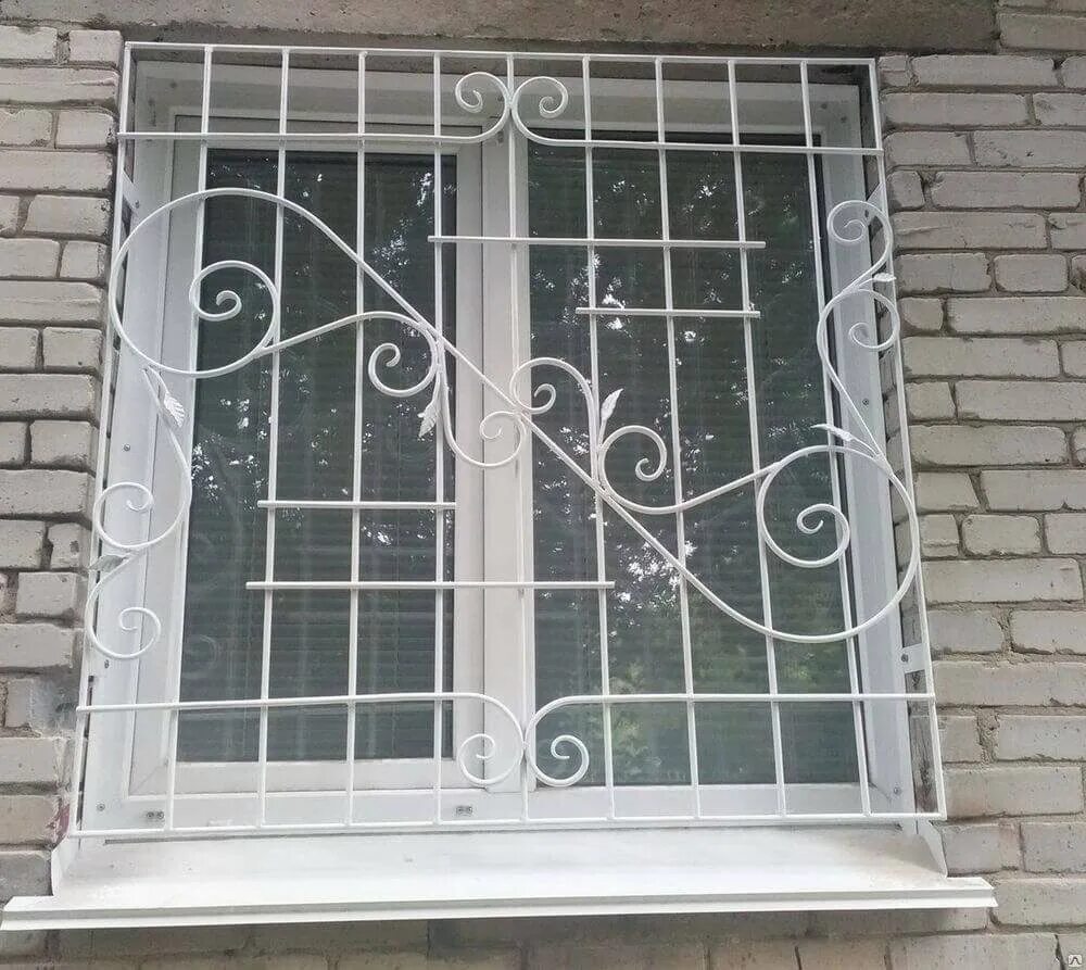 Покраска решеток. Покрасить решетки на окнах. покраска оконных решеток. решетки на окна барнаул. решетки белые на окна с местом для цветов.