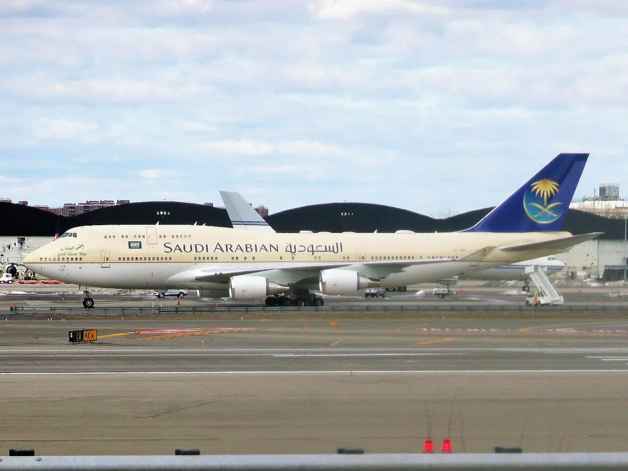 Рейс саудовская аравия. Аэробус 340-300. боинг 747. боинг 747 саудовская аравия. saudi arabian airlines boeing 787.