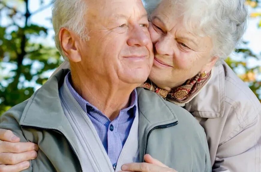 Пенсионер. Пенсионер jpg. Пенсионеры в нэске. Фото пенсионеров счастливых деревенских на соц обслуживании.
