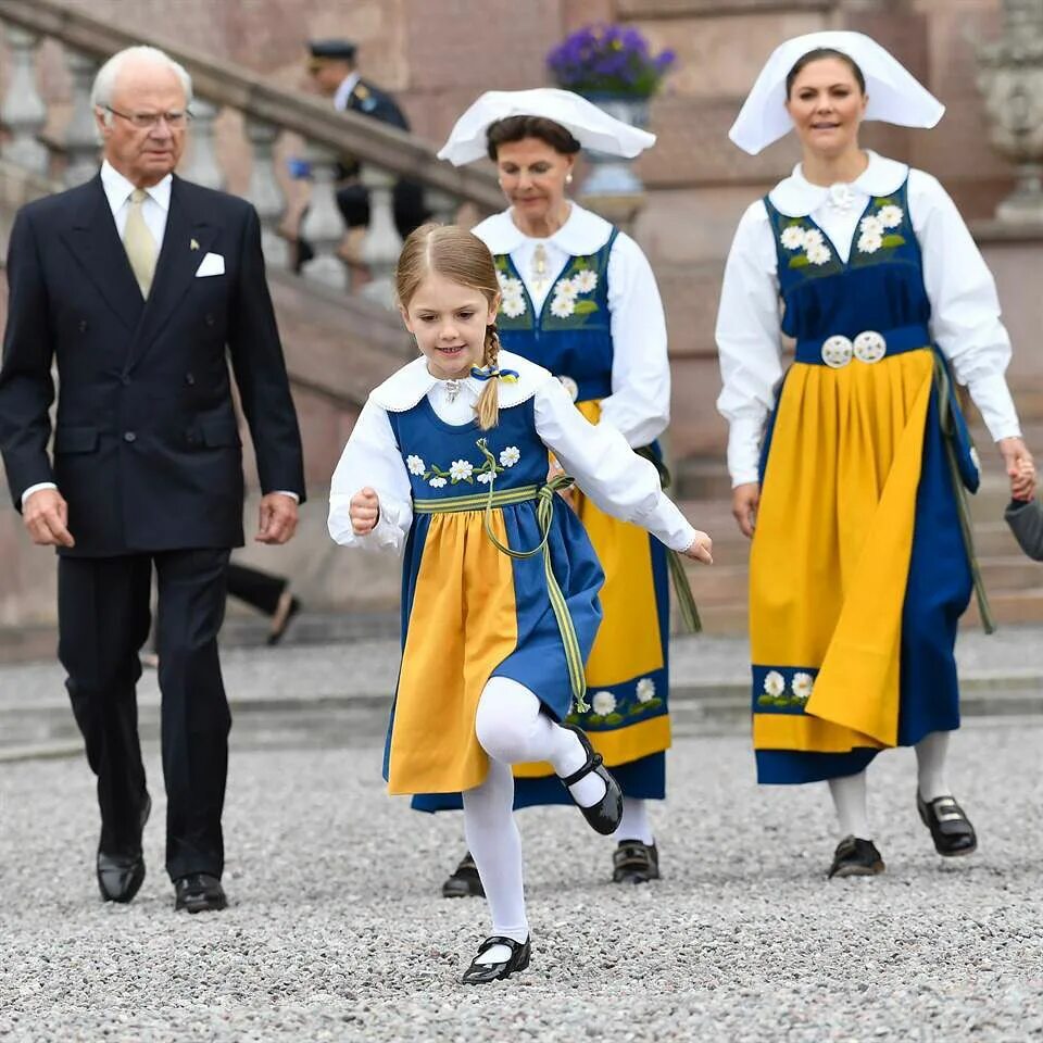 Шведская королевская династия. Королевская семья Швеции. Королевская семья Швеции 2022. Королевская семья Швеции фото.