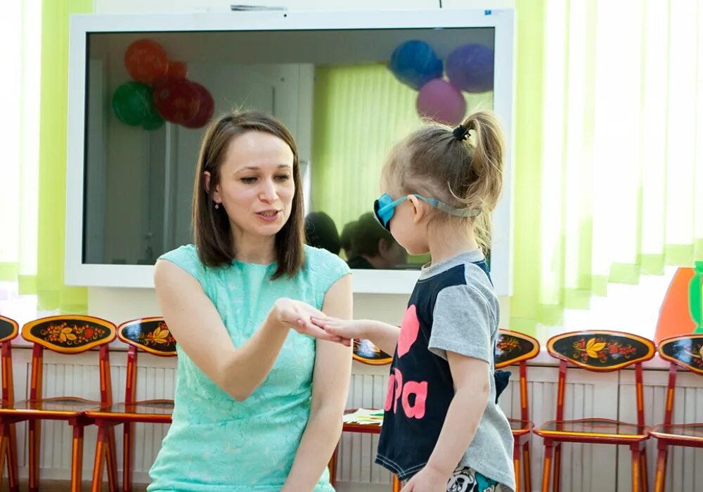 Адаптация детей с нарушениями зрения. Дети с нарушением зрения овз. дети с овз в детском саду. детский сад для детей с нарушением зрения. адаптация детей с нарушением зрения.