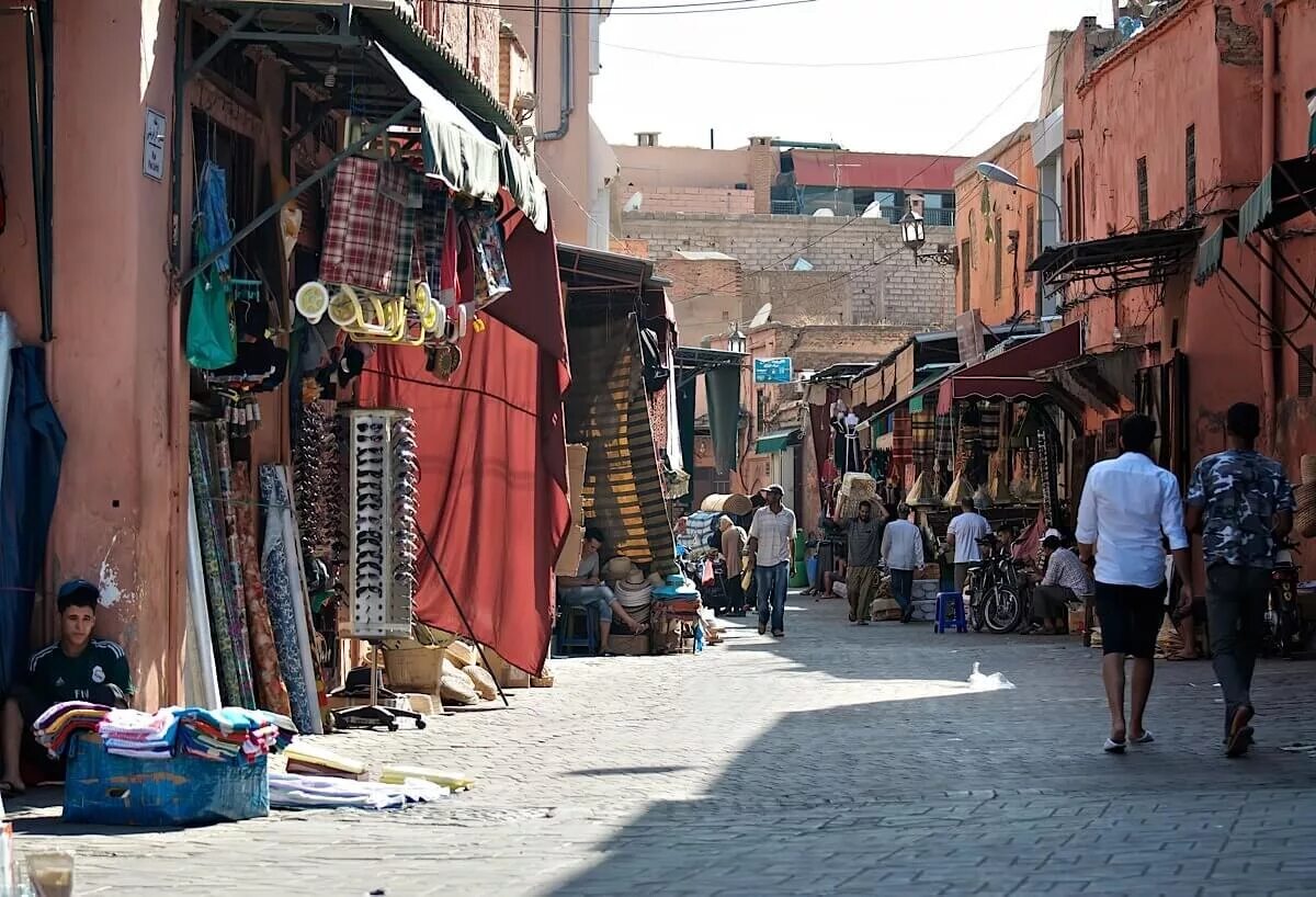 Маракеш улица мама. Марокко трущобы. Марракеш рынок. Марракеш трущобы. Марракеш улицы.