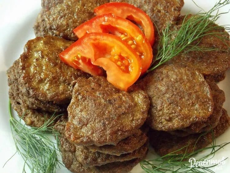 Печёночные оладьи из куриной. Оладьи из куриной печени. Фаршированные печеночные оладьи. Оладьи из печени говяжьей.