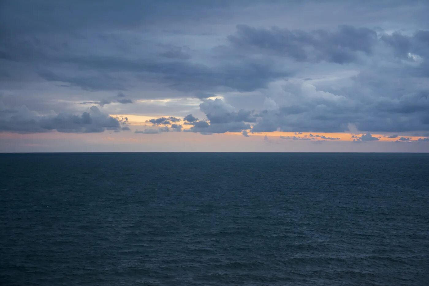 Какое синее море