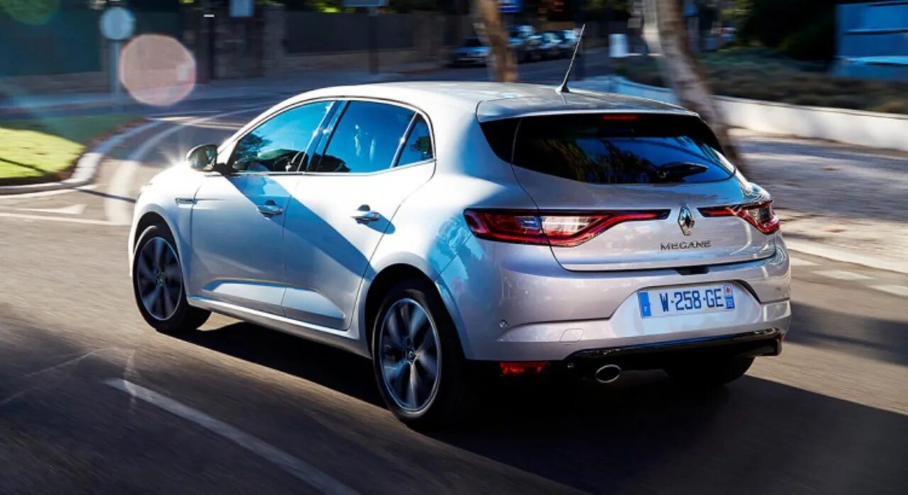 Робот меган 4. Рено меган 4. megane 2016. renault megane 23. рено меган 4 хэтчбек белый.