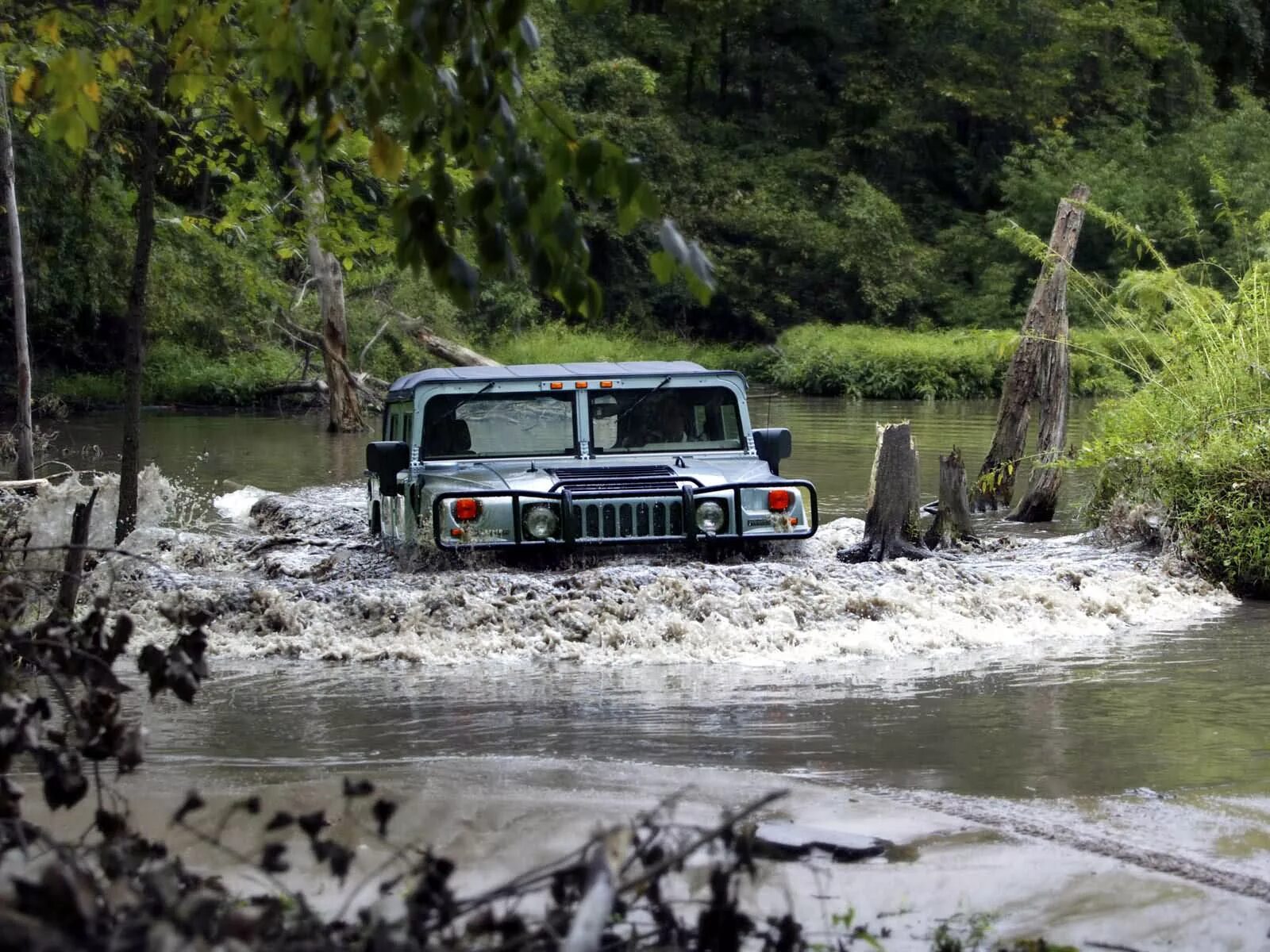 H 1 сайт. Hummer h1. Внедорожники Хаммер h1. Hummer h1 2004. Хаммер h1 на бездорожье.