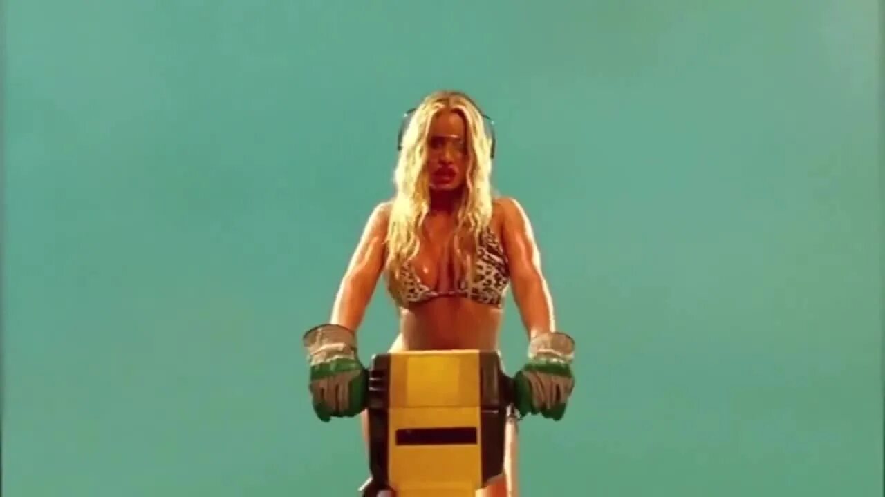 Клип где девушки работают. Машины из клипов. Fifth harmony work. Сатисфекшн gif. Бенни бенасси перфоратор.