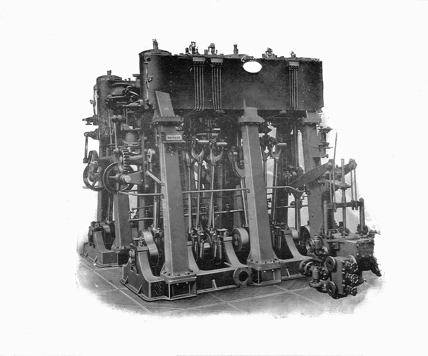 Huta starrachowice, blowing engine где находится. Двигатель даймлер 6 цилиндров. Старинный стационарный дизельный двигатель. Ремонт двигателя реклама. Рядный 4 цилиндровый двигатель.