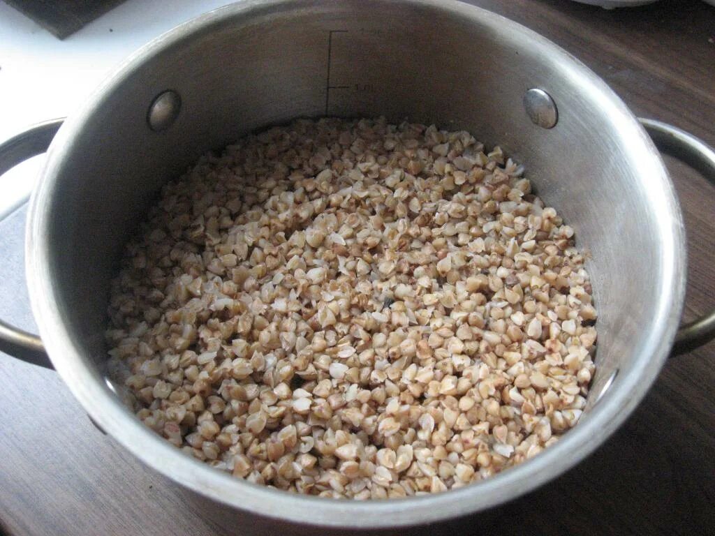 Зелёная гречка как готовить без варки. Каша гречневая купорка. Гречка на ночь. Гречневая каша на воде. Гречка пророщенная вареная.