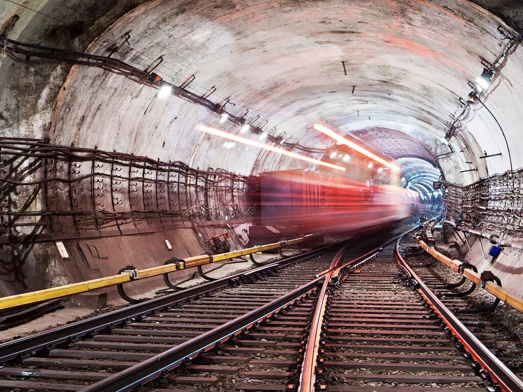 Тоннель Московского метро. Руссос Метрострой. Метро тоннель подземелье Московского метрополитена. Руссос метро.