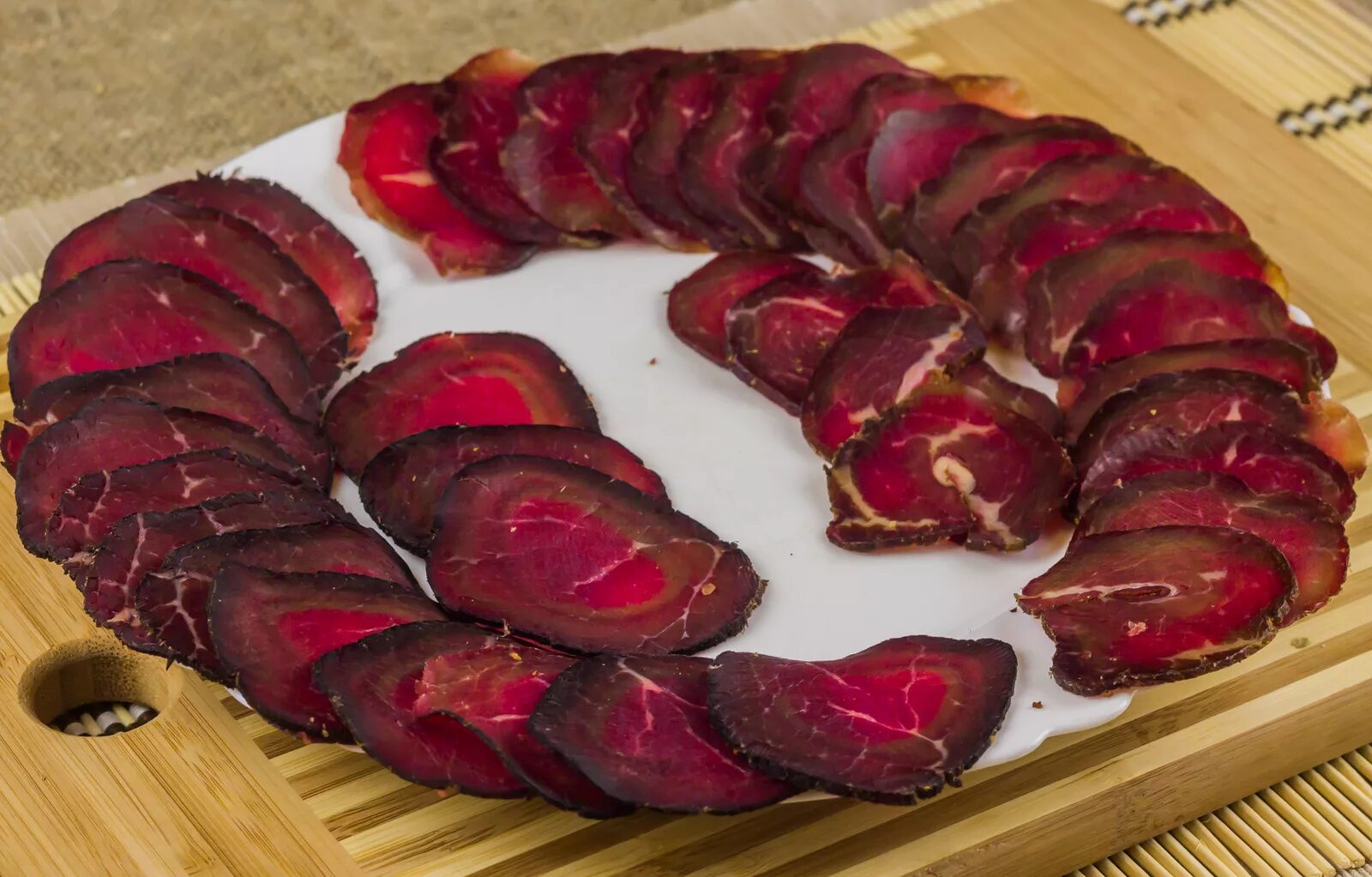 Испанская брезаола. Брезаола что это. Говядина сыровяленая bresaola alto concetto. Брезаола что это. Брезаола италия.
