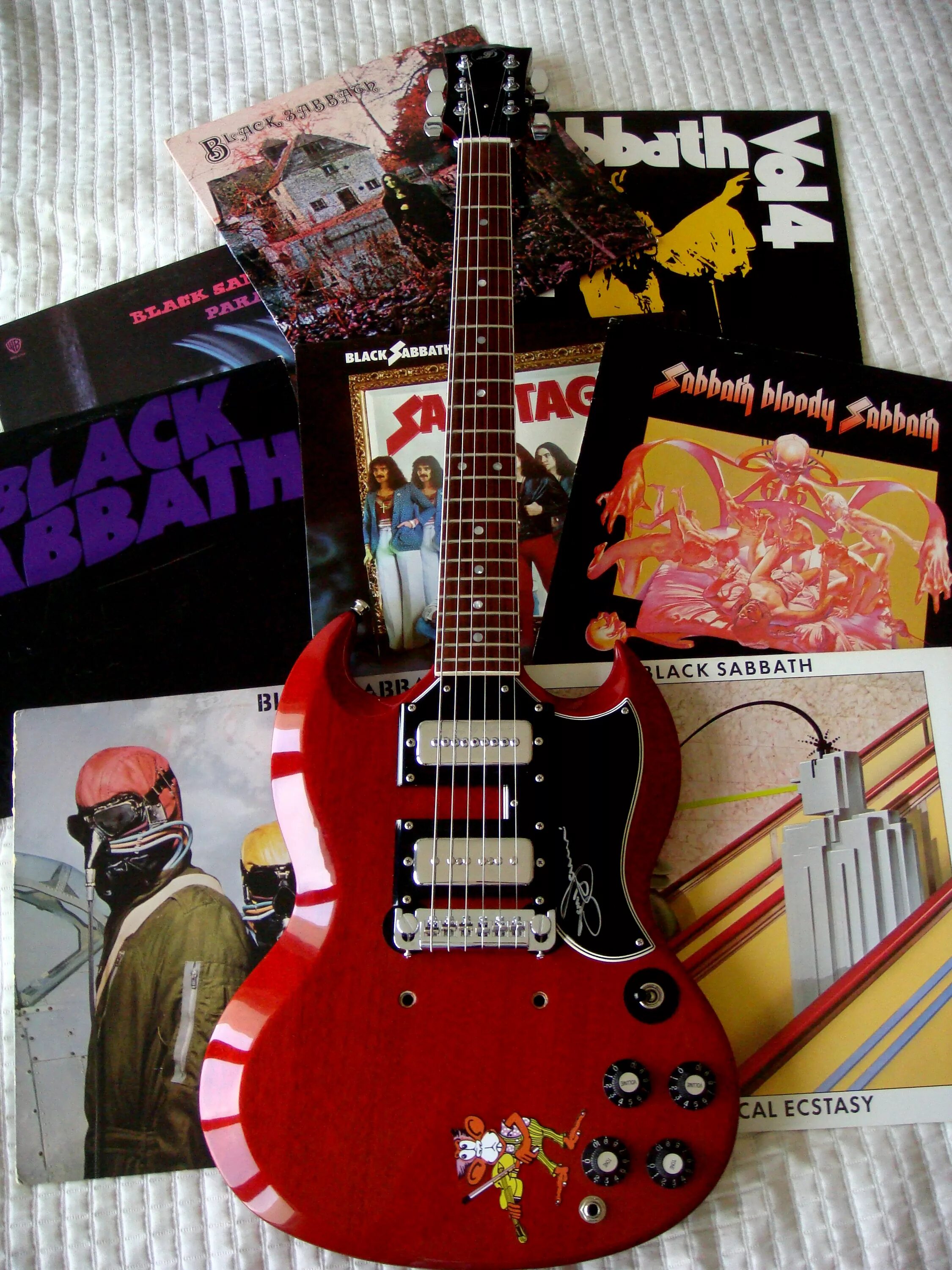 Tony iommi monkey. Gibson tony iommi. gibson sg tony iommi. гитара тони айомми monkey. black sabbath гитары.