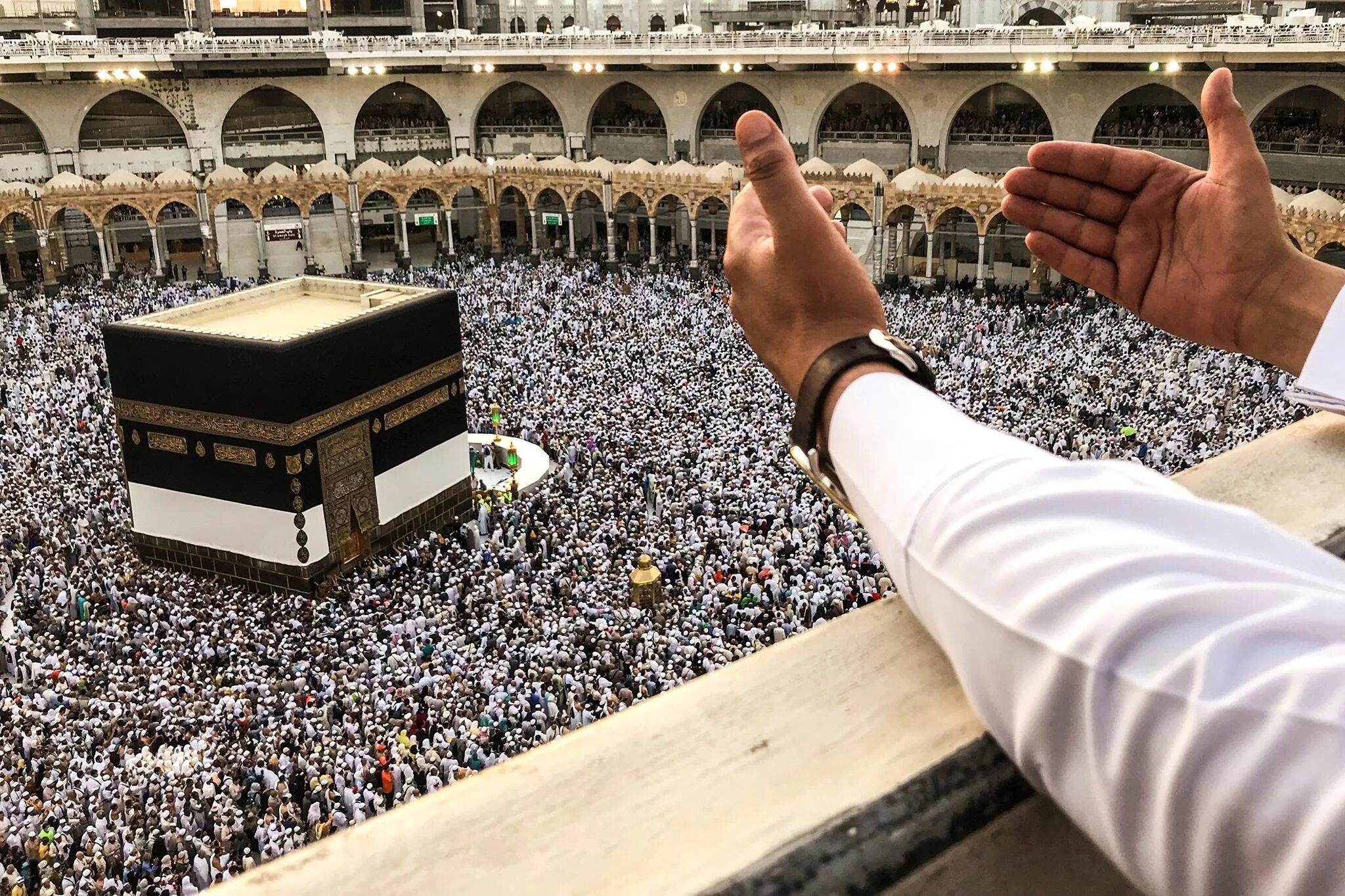 Кааба 1996. Храм кааба в мекке. Хадж черный камень мекка кааба. Мечеть в мекке. Кто построил каабу в мекке.