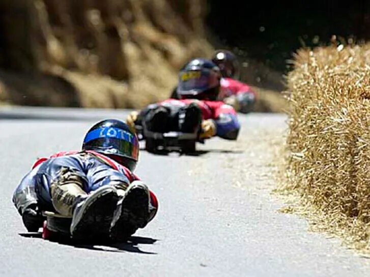 Стритлатинг (стритлюж). Санный стрит-спорт. Street luge. Стритлагинг экипировка. Стритлатинг вид спорта.