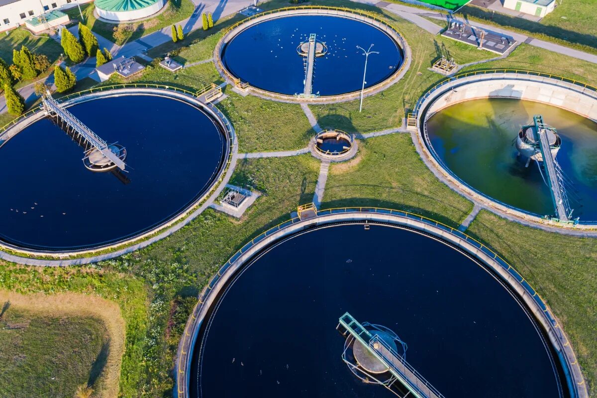 Кос канализационные очистные сооружения. Sewage treatment Plants. Wastewater treatment Plant. Очистительные сооружения для воды. Подача воды сверху