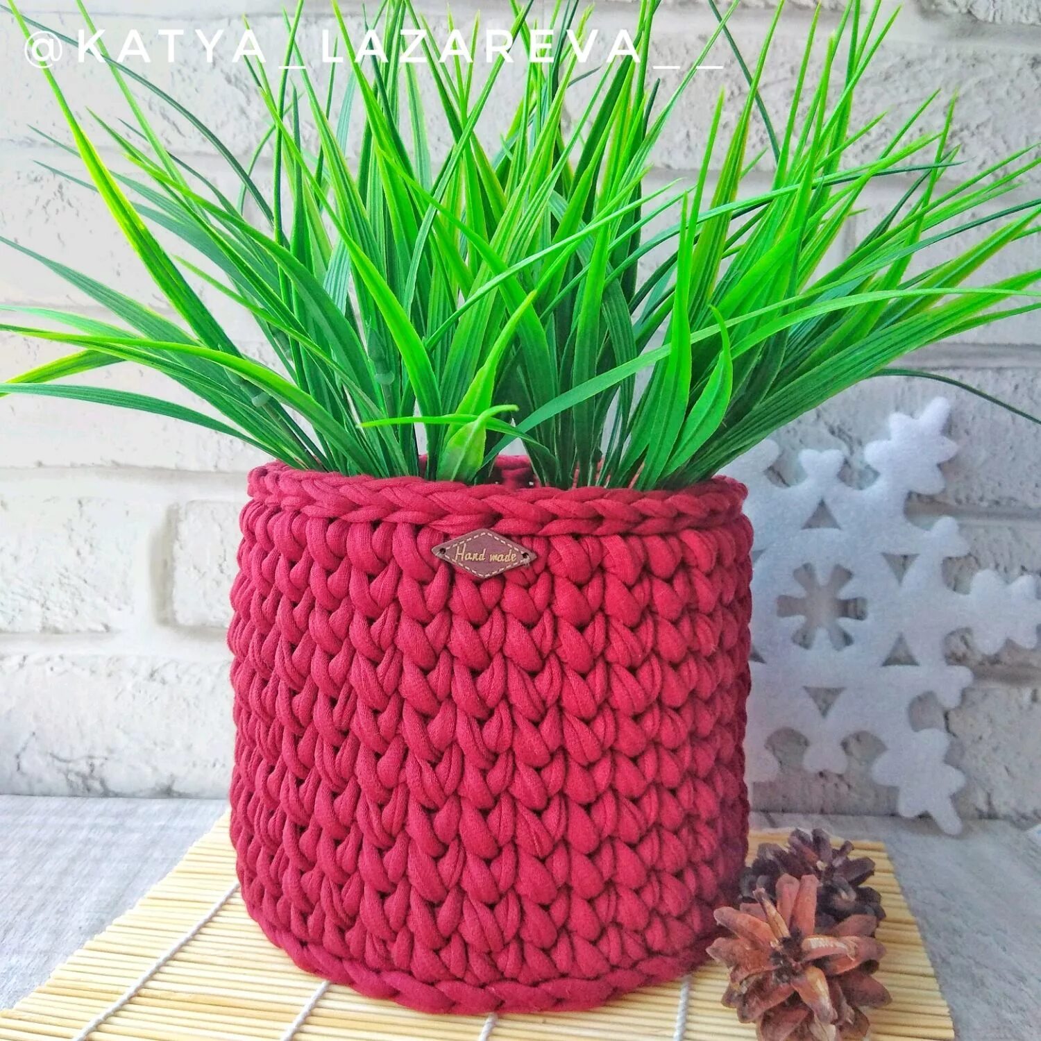 Горшочек меда крючком. Бочонок меда крючком. Вязаные горшки для цветов. Вязаное кашпо. Связать горшочек.