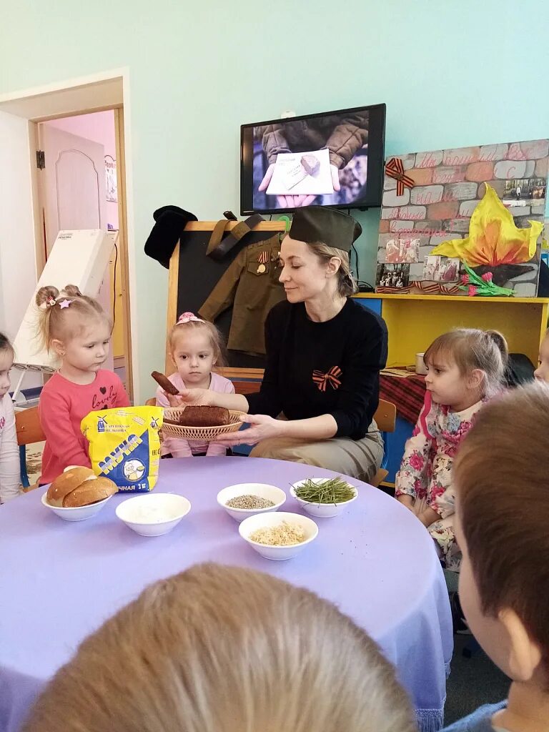 Детский сад блокада. Блокадный хлеб в детском саду. Блокадный хлеб фотоотчет в детском саду. Детские сады в блокаду. Занятие в подготовительной группе блокадный хлеб фотоотчет.