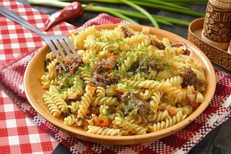 Как варить макароны с тушенкой. Как варить макароны с тушенкой