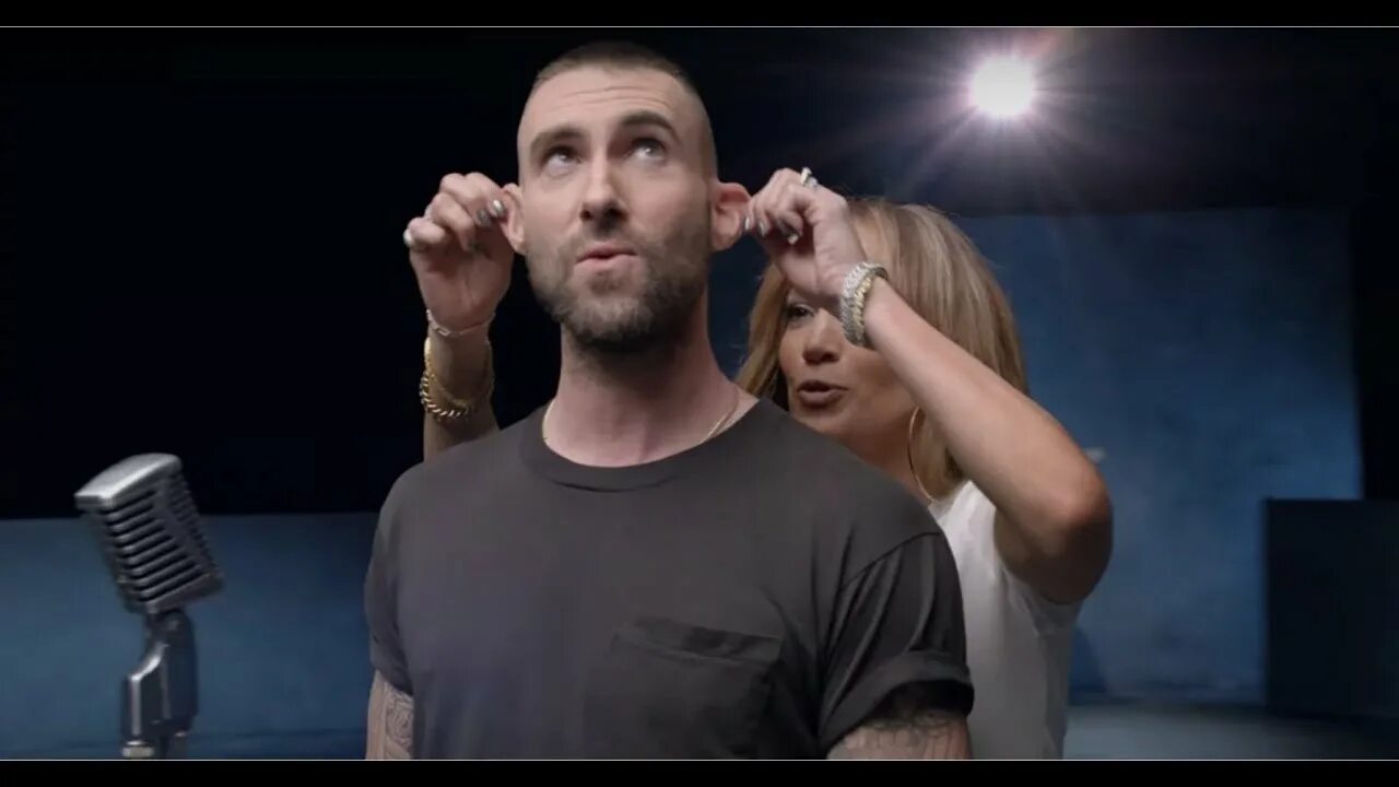 Песня like they. Марун 5 герлз лайк. Maroon 5 Cardi b. Maroon 5 girls like you.