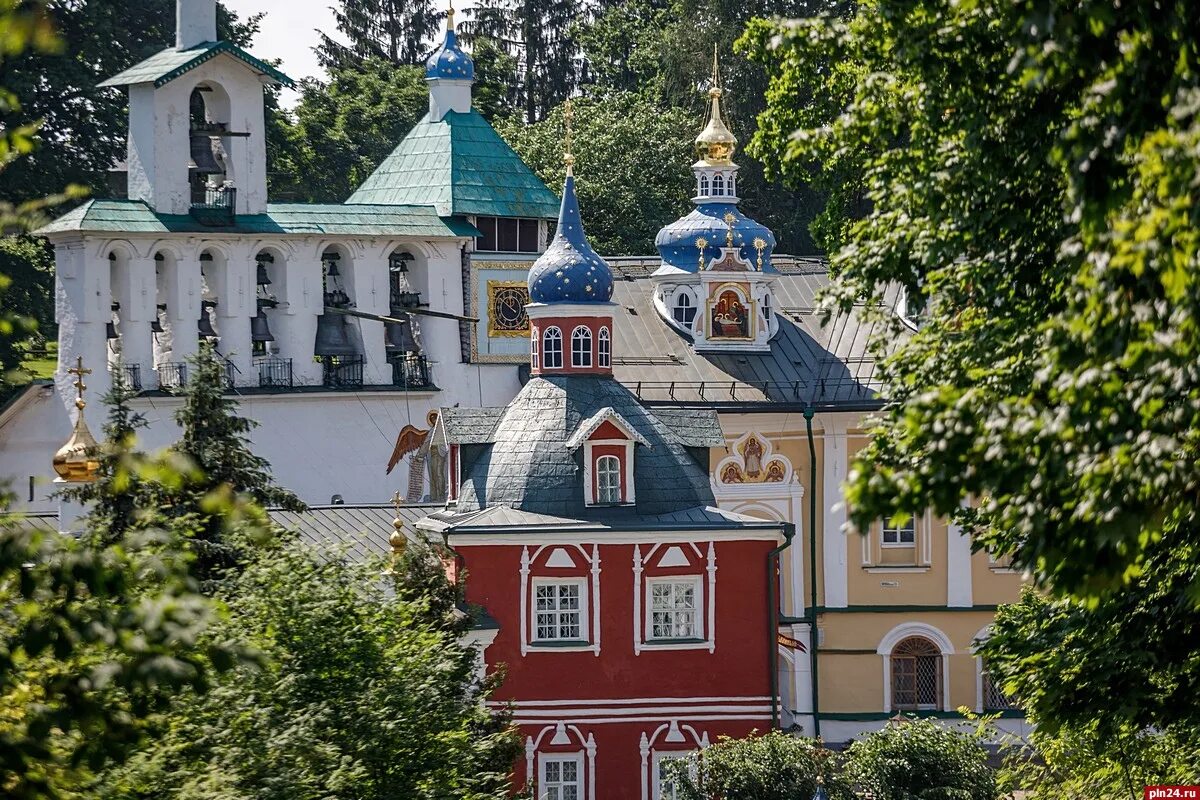 Псковский монастырь сайт. Псково-Печерский монастырь. Монастырь Псково-Печерская обитель. Свято Печерский монастырь Псков.