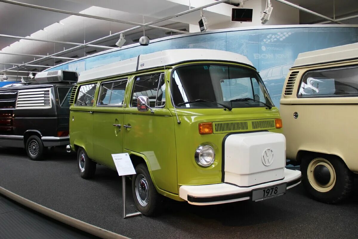 Фольксваген т2 купить. Фольксваген т1 т2. Volkswagen микроавтобус т1. Volkswagen минивэн т2. Фольксваген т1 1970.