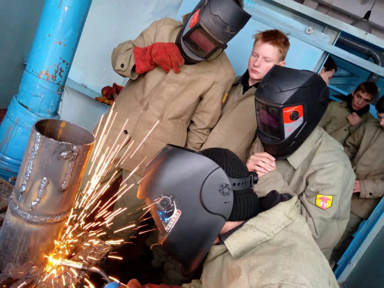 сварщик в москве без посредников. сварщик. сварщик 6 разряда. сварщик в москве без посредников. сварщик в москве без посредников.