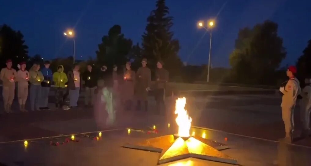 22 июня видео. Свеча памяти Новосибирск монумент. День памяти и скорби Томск. Забайкалье скорбим. Фото свеча памяти и скорби.