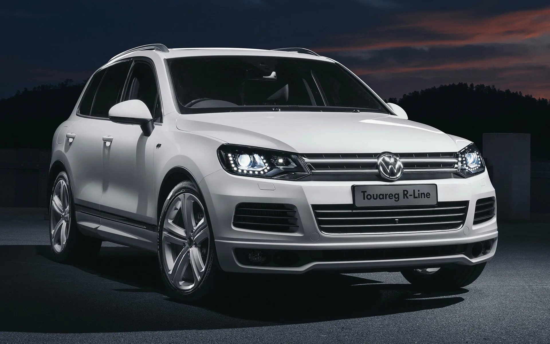 Volkswagen Touareg r-line 2011. Volkswagen Touareg 2 r-line. Фольксваген Туарег 2016. Фольксваген Туарег r-line 2016. Volkswagen touareg r