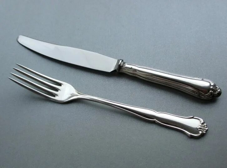 ножи и вилки для стейка. столовые приборы нож. на подвесе (120) 66945/035. столовые приборы для мяса. L.