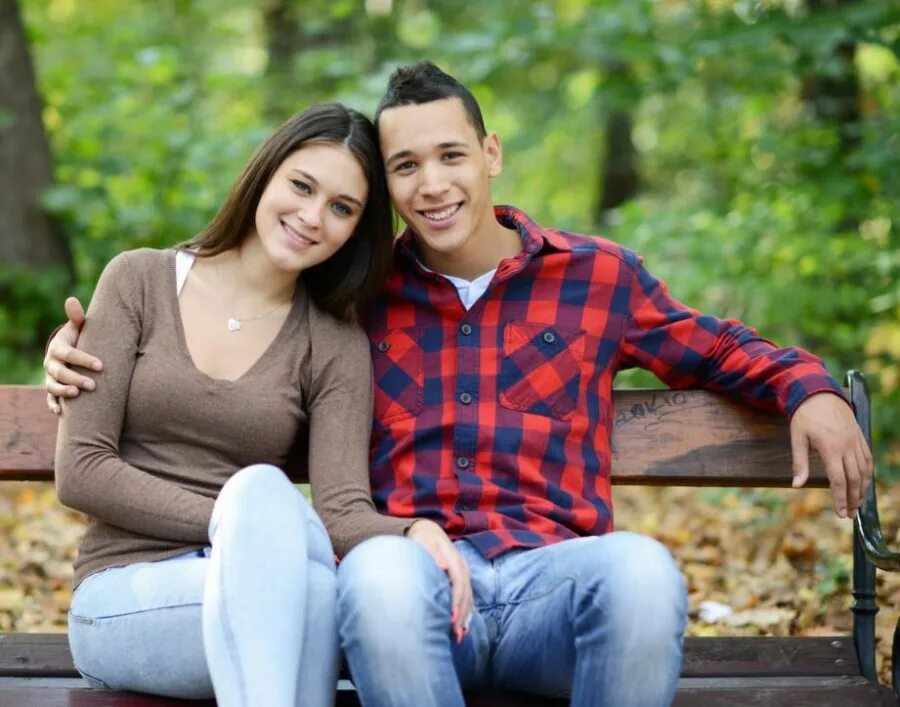 супружеские пары снимают на камеру. пара с фотоаппаратом. русские пары. супружеские пары снимают на камеру. счастливая пара.