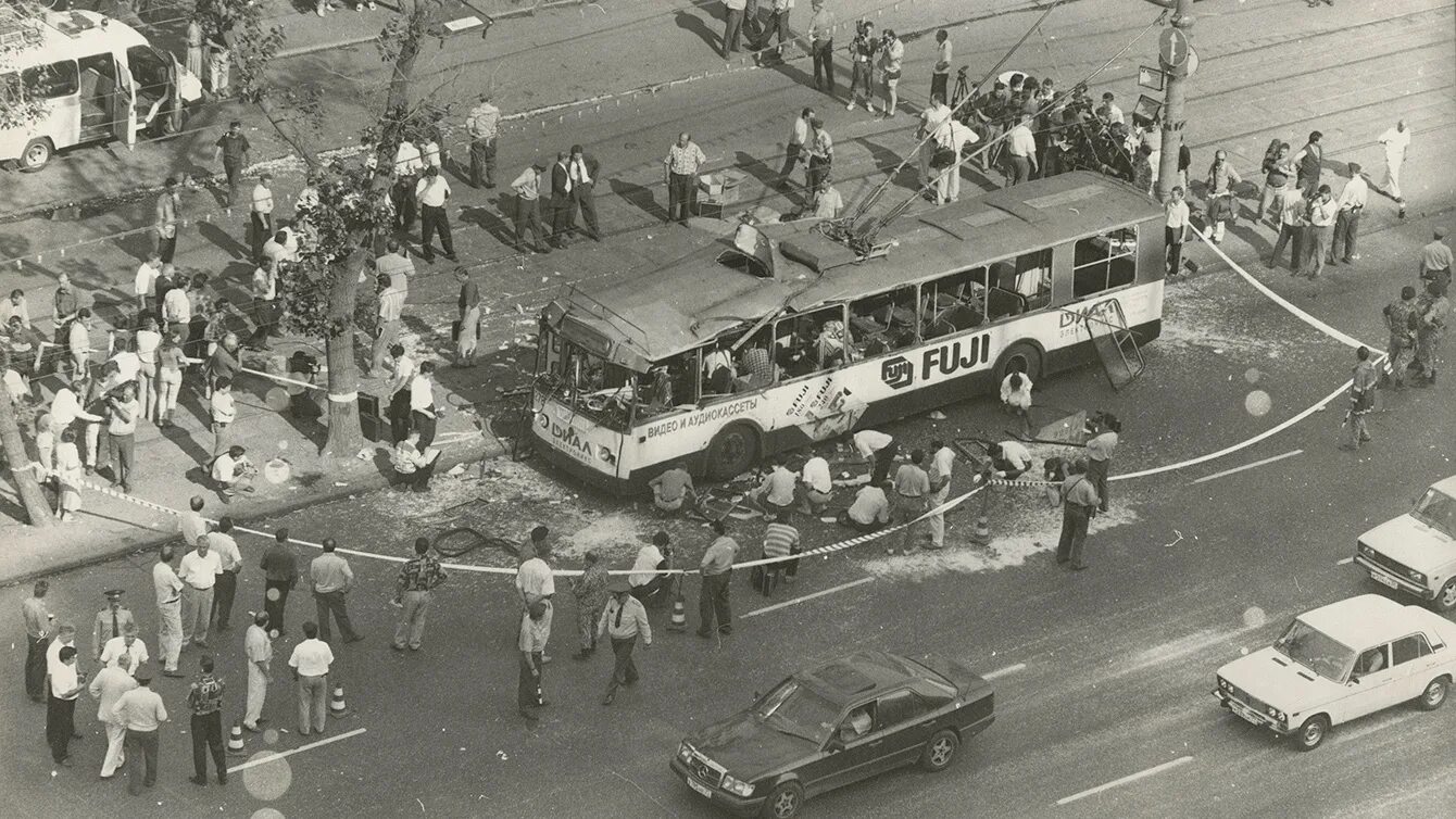 Взорванный троллейбус в Москве 1996. Взрыв троллейбуса в Москве 1996. Взрыв троллейбуса в Москве 1996 Алексеевская. От 1 июля 1996 г