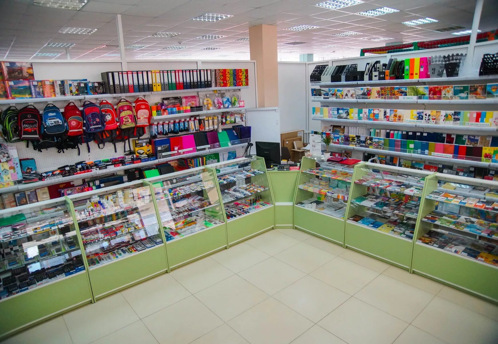 В магазине продается 272 ручки
