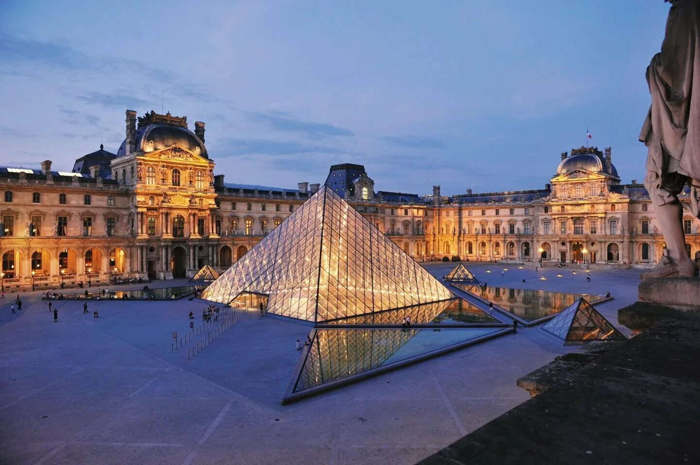 Музеи. Лувр. Париж. Лувр Франция. Пирамида Лувра в Париже. Новый Лувр в Париже. Musee louvre