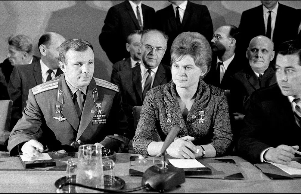 1963 год словами. Гагарин в ООН 1963. Терешкова Гагарин Хрущев.