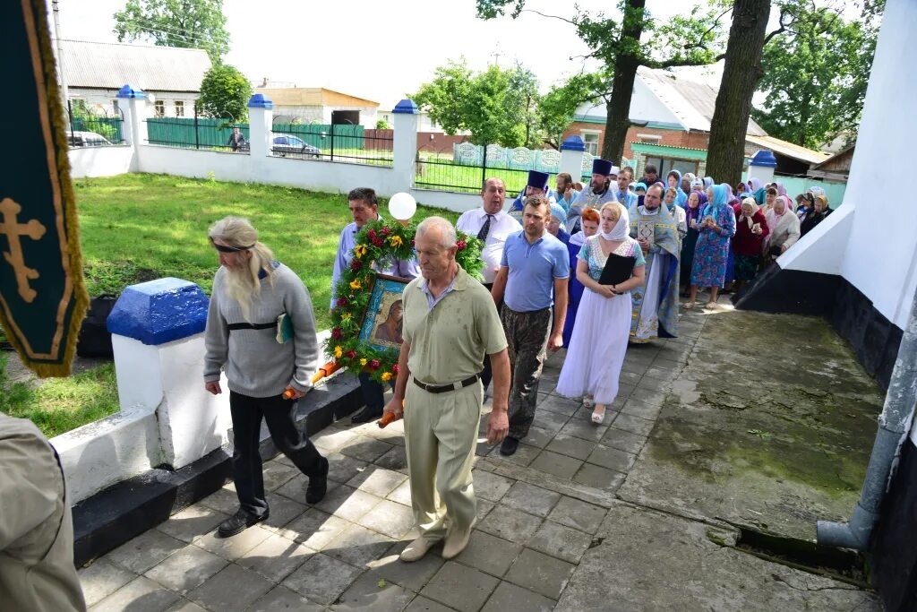 Новости навля сегодня. Храм в Навле Брянской области. Бартынь Навлинский район. Навлинский район Брянской области праздник. Вести Навля Брянская область.