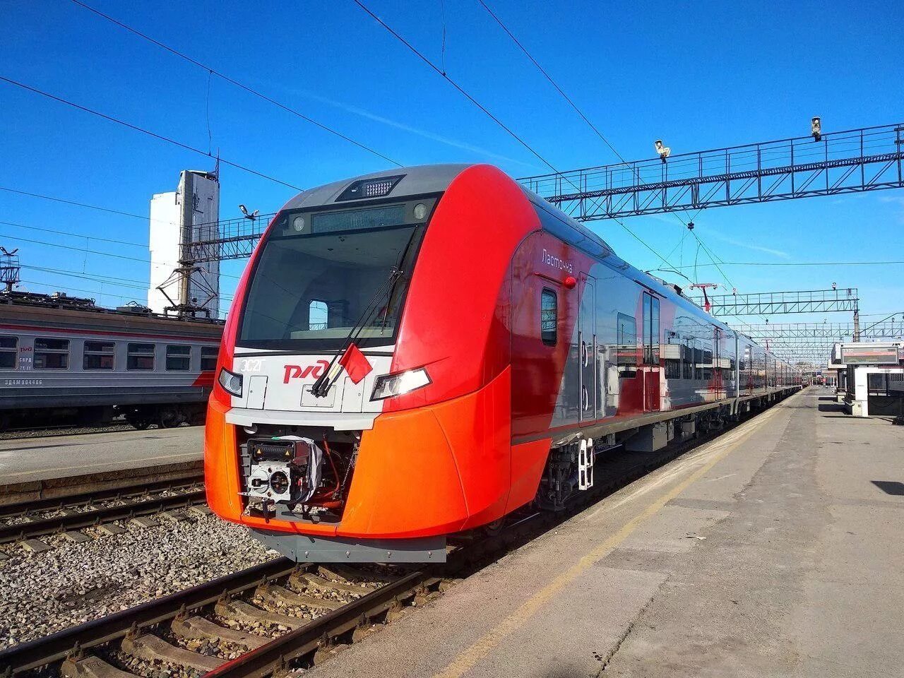 Ласточка эс2гп 725ч. Покажи электричку ласточку. Скоростной поезд ласточка. Ласточка электропоезд эс2гп. Покажи электричку ласточку.