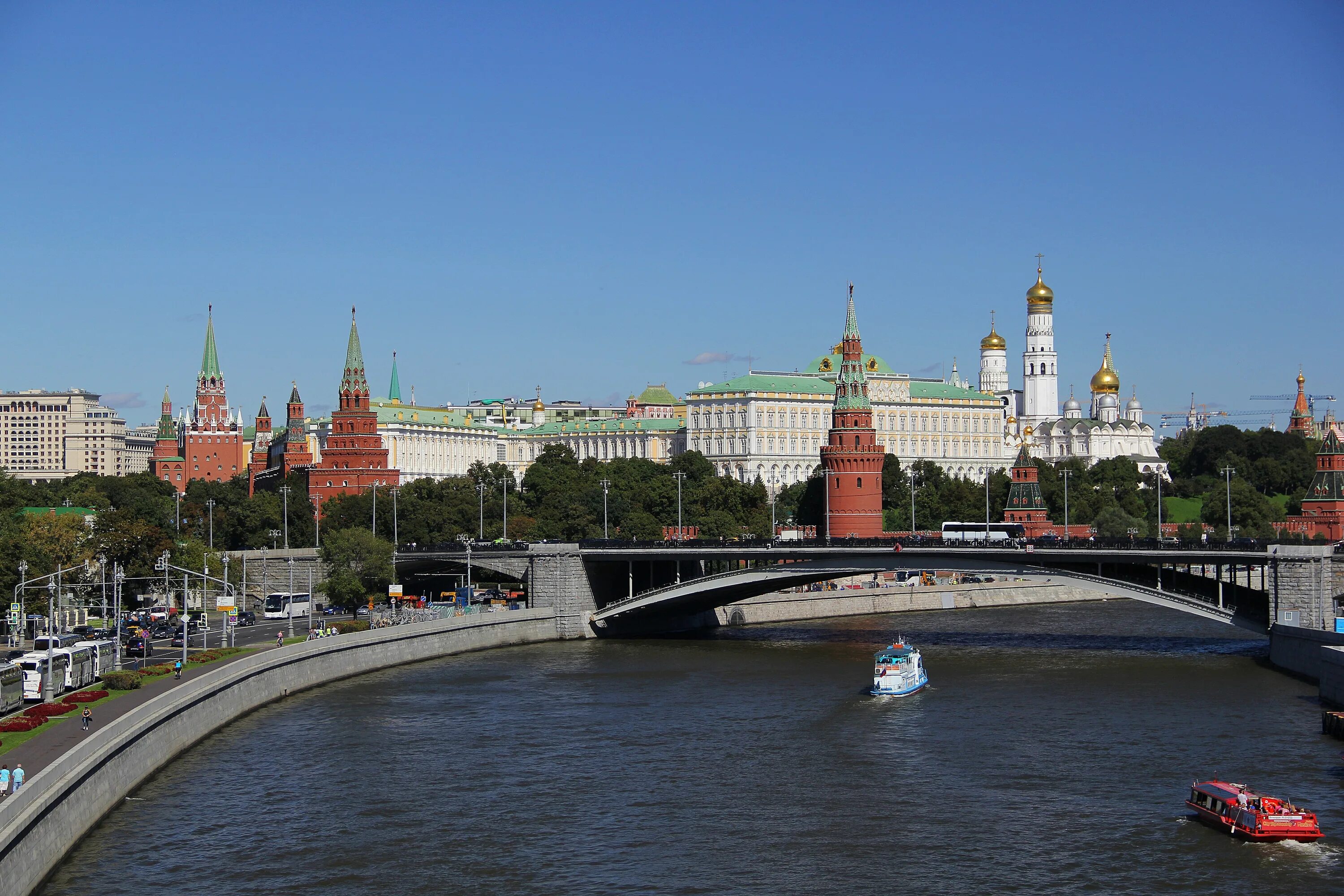 Реки около кремля. Каменный мост в москве. каменный мост через москву-реку. мост через москву реку у кремля. каменный мост через москува реку.