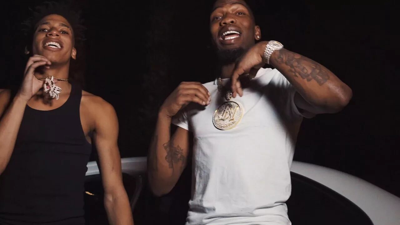 Shotta flow перевод. Choppa оружие в рэпе. Nle choppa распальцовка на стриме. Nle choppa 100 shots. Me mixtape.