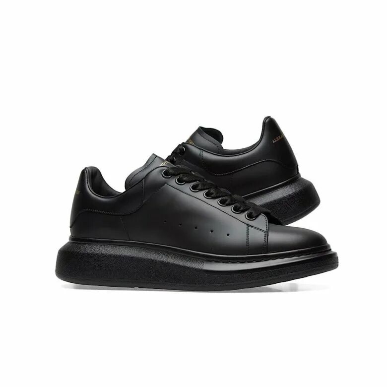 Alexander MCQUEEN черные мужская обувь. Alexander MCQUEEN кроссовки all Black. Черные кроссовки Alexander MCQUEEN черные.