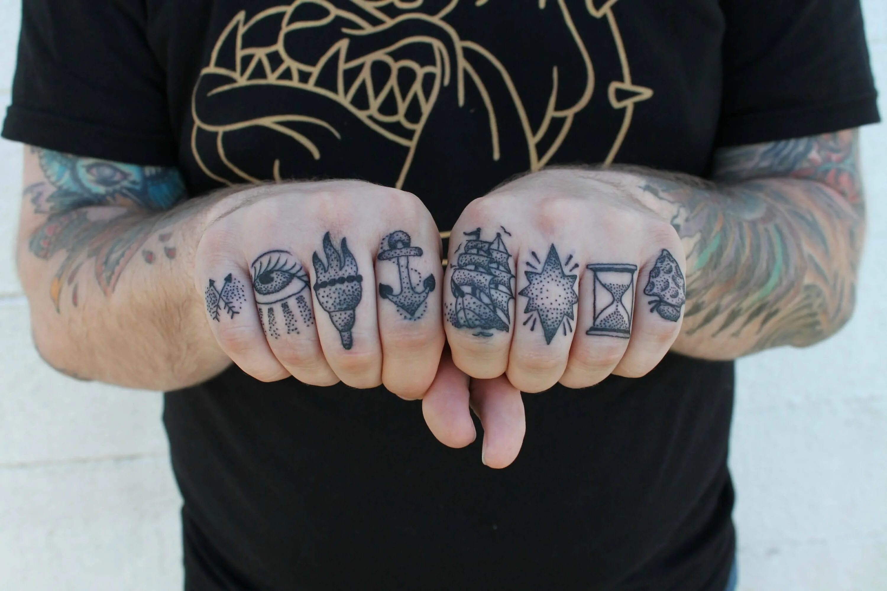 Татуировки на пальцах мужские