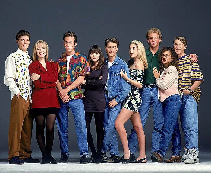 Поколение 1990. Беверли-Хиллз 90210. Беверли-Хиллз 90210 мода. Школа Беверли Хиллз 90210.