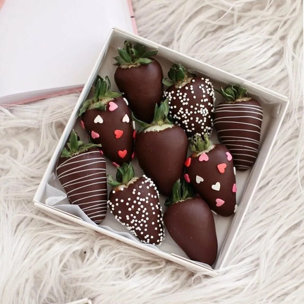 Свежая клубника в шоколаде. Клубника в шоколаде chocoberry. клубника в шоколаде 9 шт букет. queen berry клубника в шоколаде. клубника в шоколаде 19 штук букет.