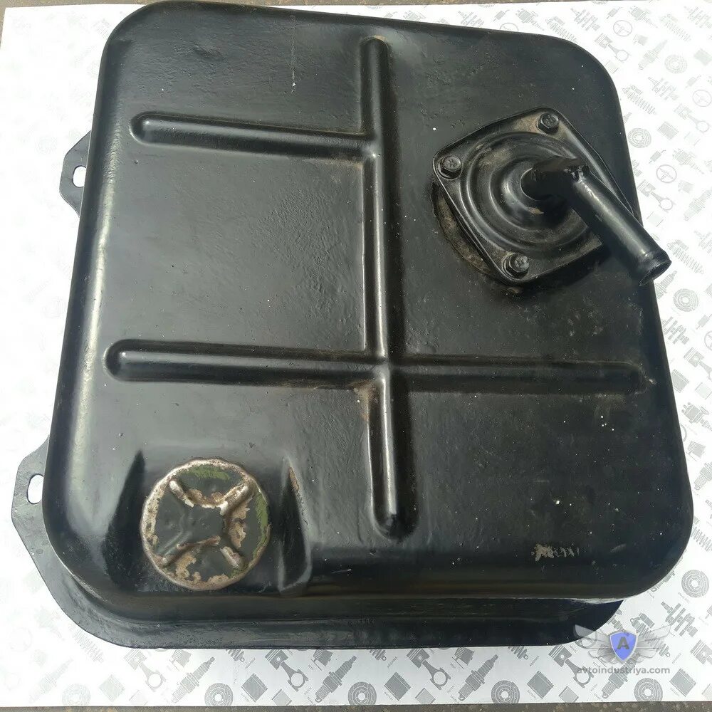 Гидравлический бак камаз 55111. 5511-8608010 бак масляный. Масло в кпп zf камаз 6520. Топливный бак для дизельного компрессора. Долить масло в камаз.