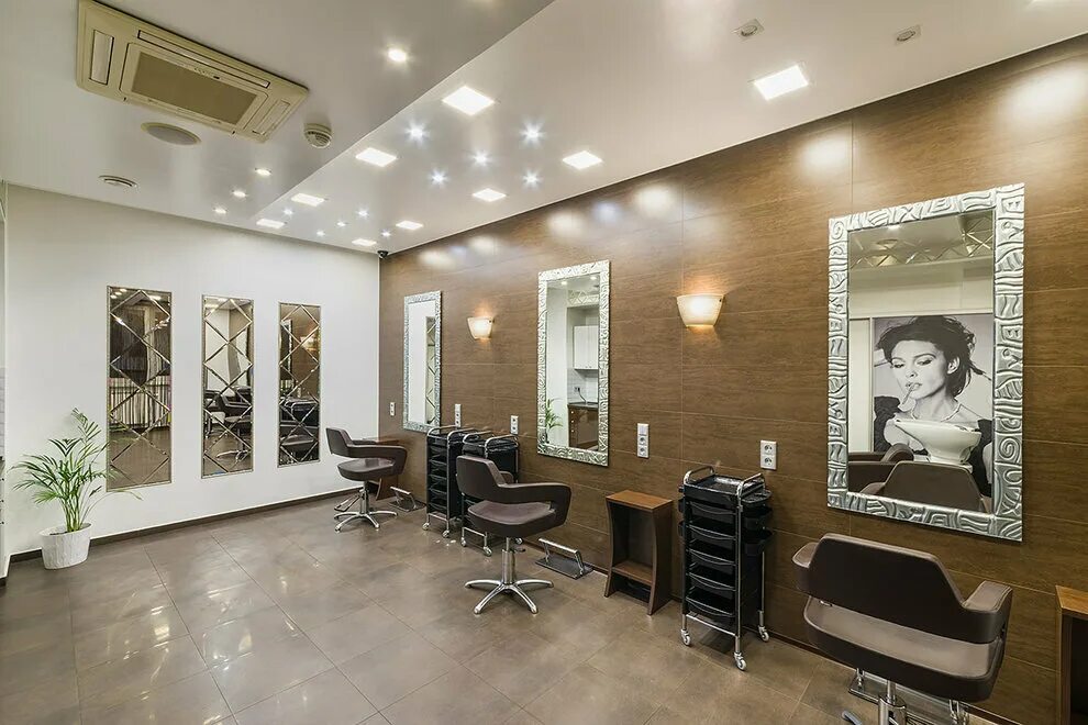 Интерьер парикмахерской. Салон красоты на кондратьевском проспекте. Интерьер парикмахерской. Фор ю салон красоты. Лучшие салоны красоты.